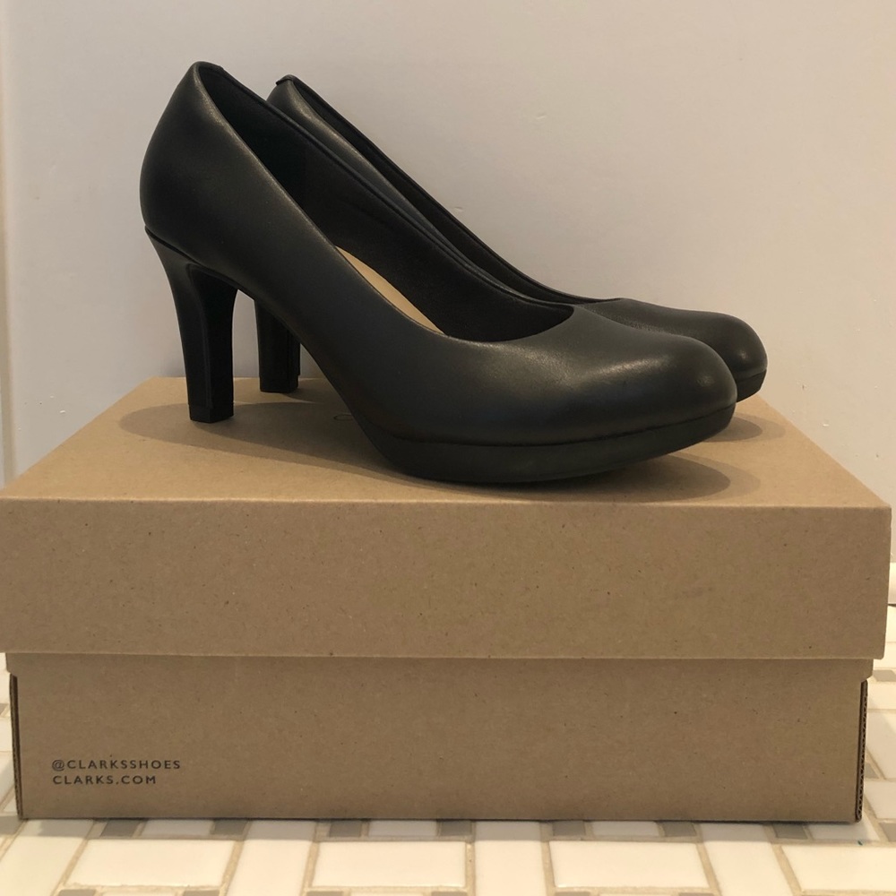 CLARKS Adriel Viola Pumps